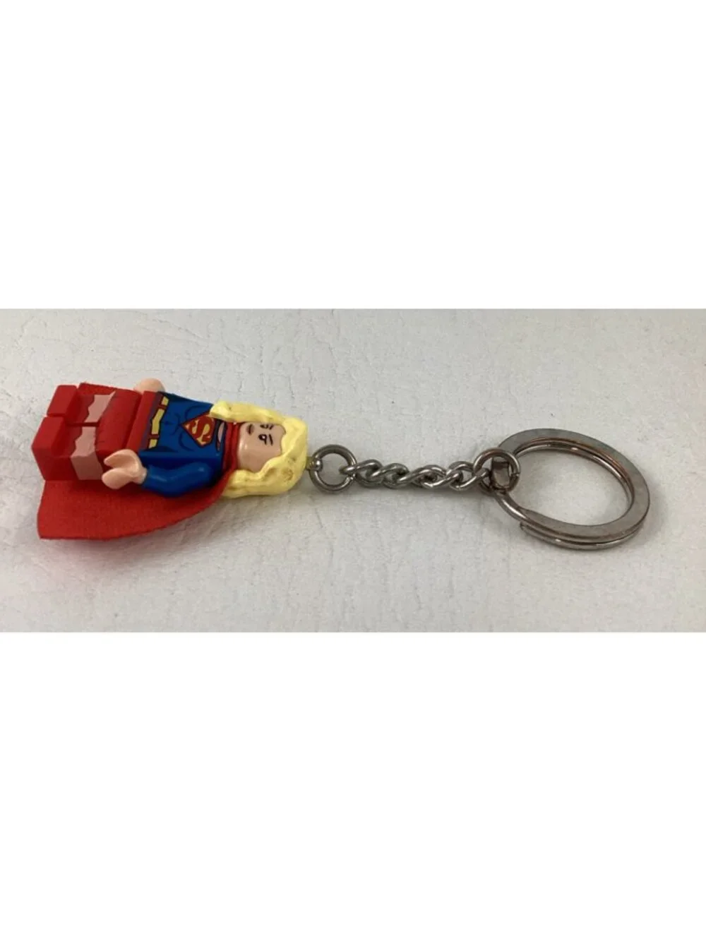 Lego DC Comics Super Hero Supergirl Keychain Minifigure Poseable Dangler Cape